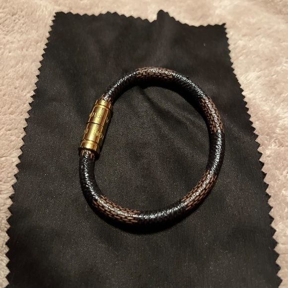 Louis Vuitton Keep It Bracelet - Picture 2 of 5